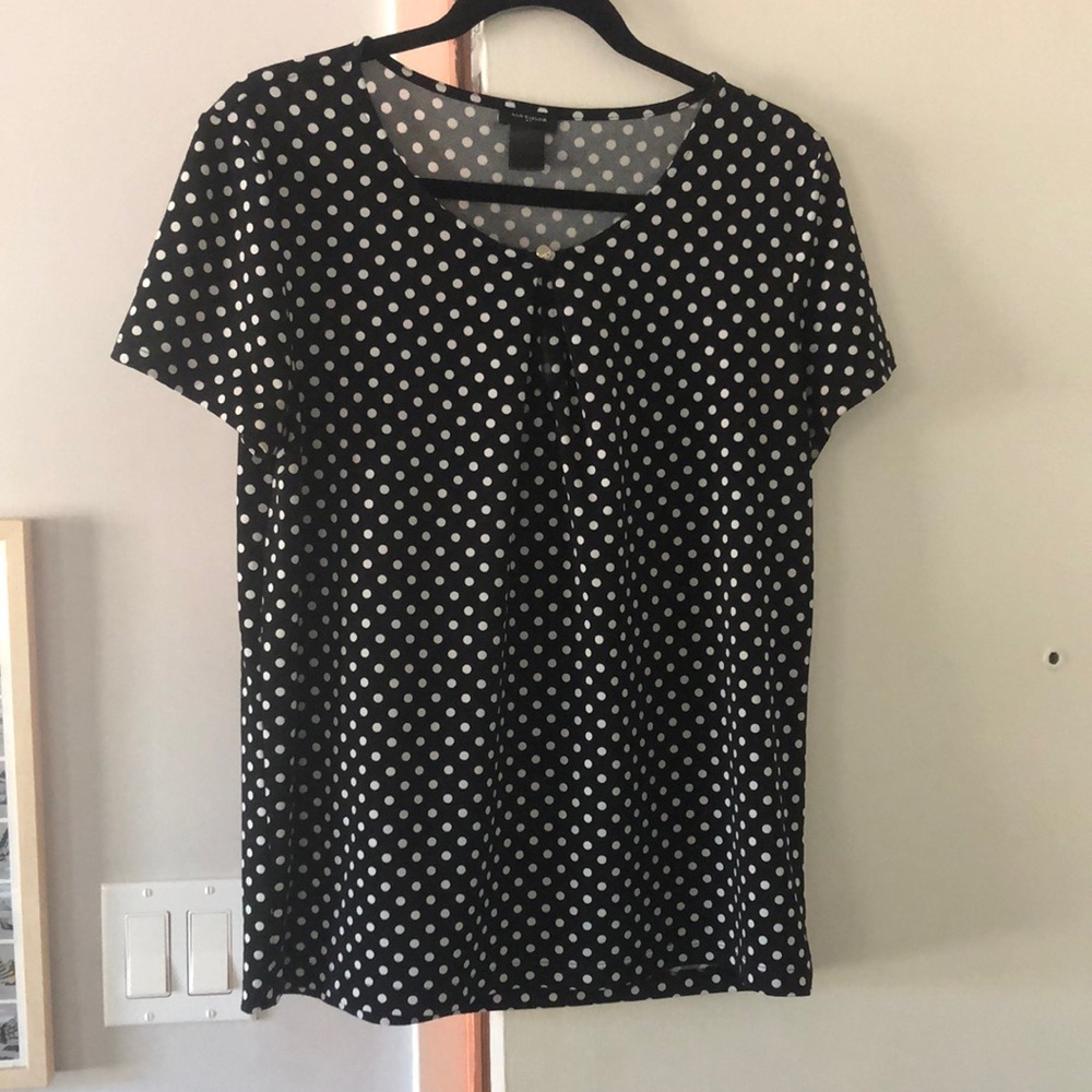 Ann Taylor medium top (black and white dotted) in great condition!